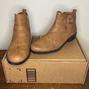 Easy Street booties Shanna style camel brown Size 9 Narrow